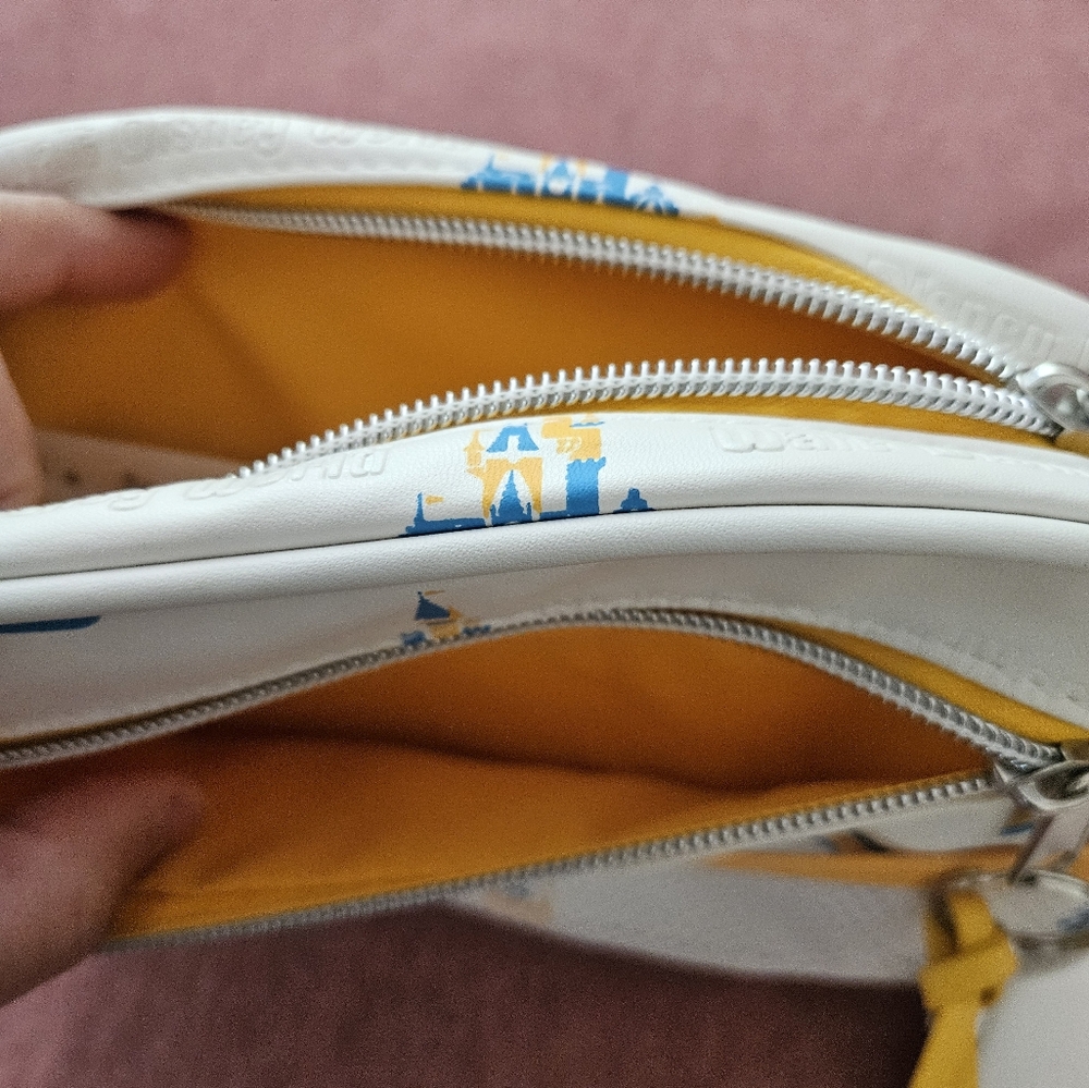 Walt Disney World Limited Edition Fanny Pack - Picture 4 of 4